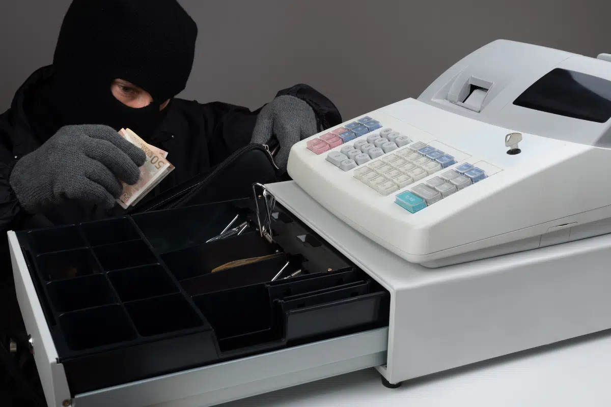 ฝันว่าโดนขโมยเงิน เปิดตำราทำนายฝัน พร้อมตีเลขเด็ดลุ้นโชค