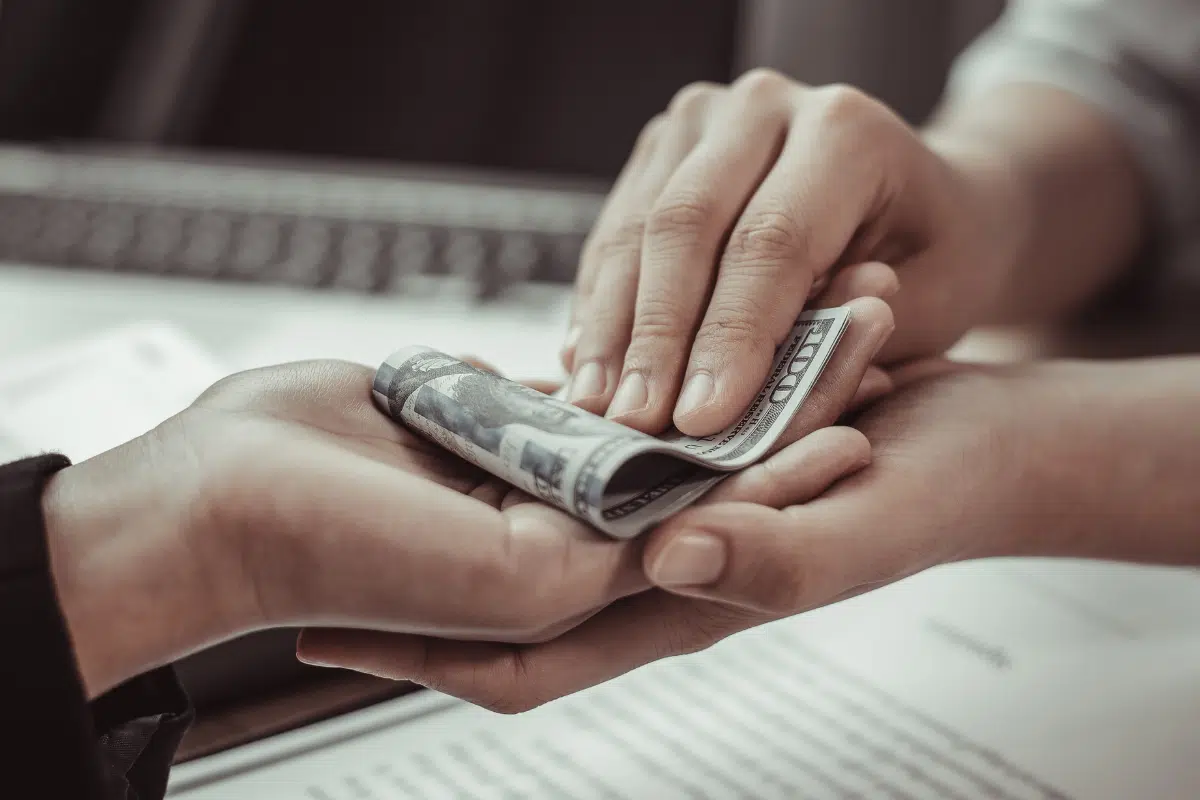 ฝันว่าโดนขโมยเงิน เปิดตำราทำนายฝัน พร้อมตีเลขเด็ดลุ้นโชค