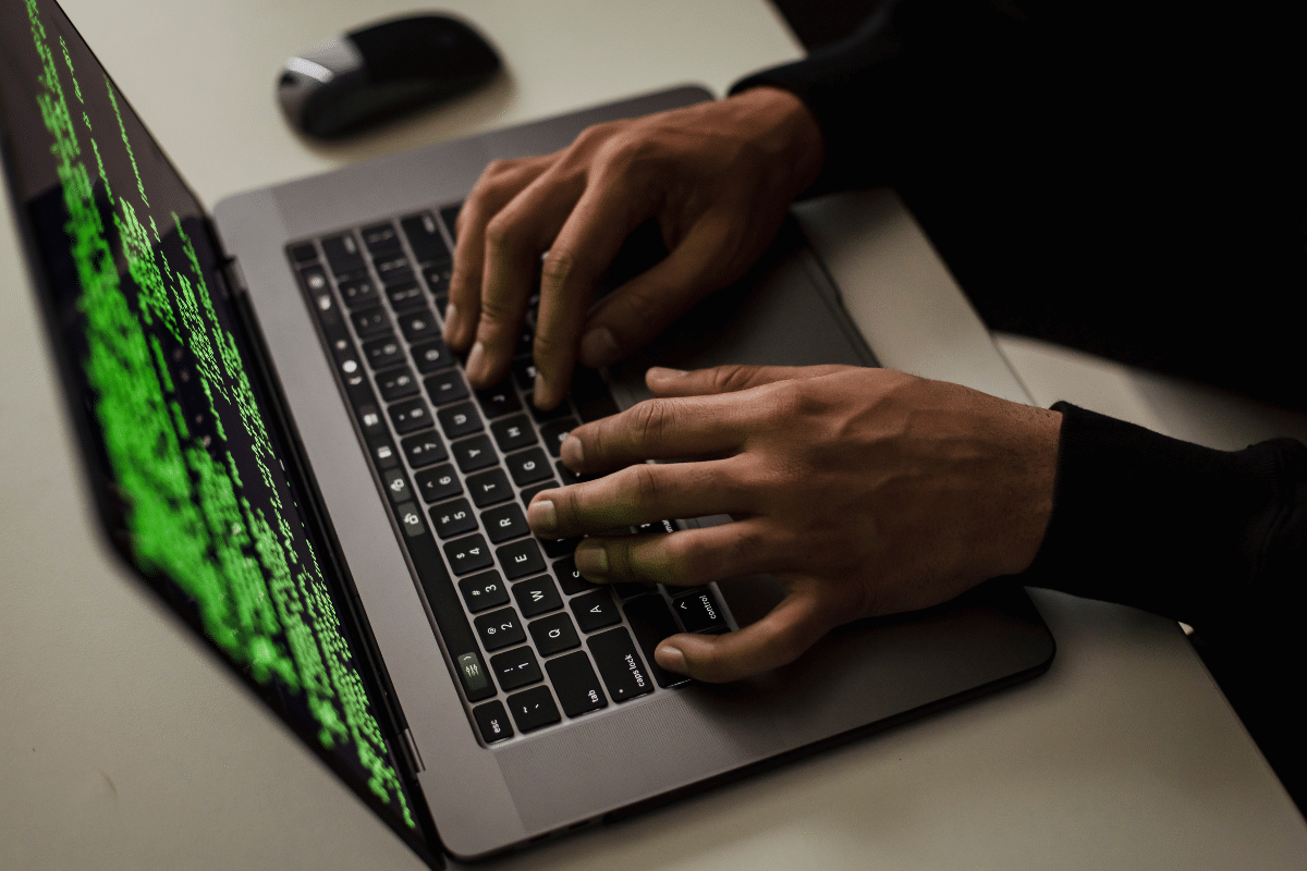 รู้จัก &quot;ตํารวจไซเบอร์&quot; ผู้พิทักษ์โลกโซเชียล เตือนภัยคดีออนไลน์ ทุกรูปแบบ