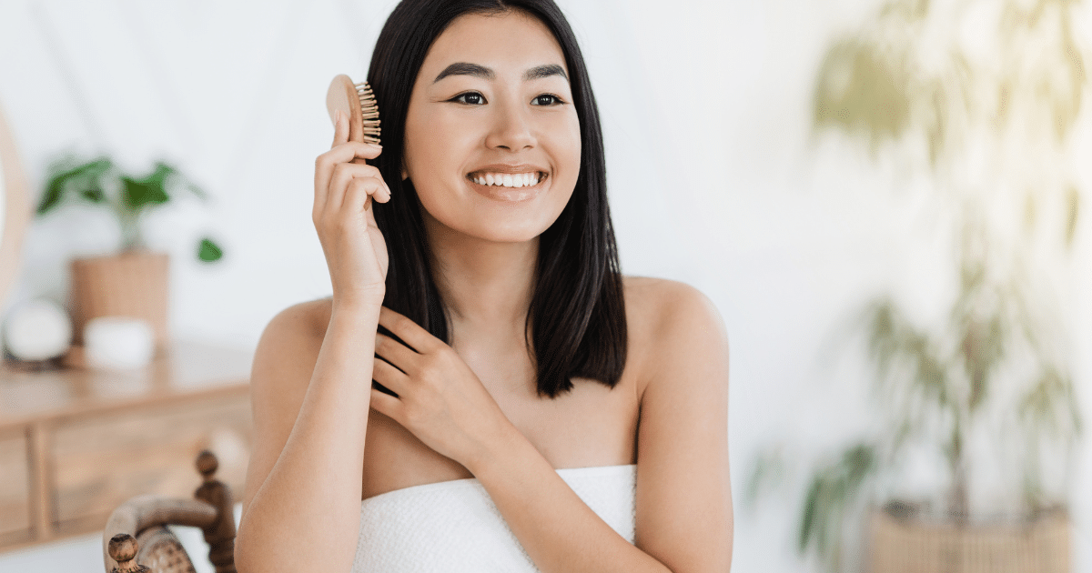 แนะนำวิธีสระผมที่สาว ๆ ควรรู้ สระผมอย่างไรช่วยลดผมขาดหลุดร่วง คืนผมสวยให้ผู้หญิงทุกคน