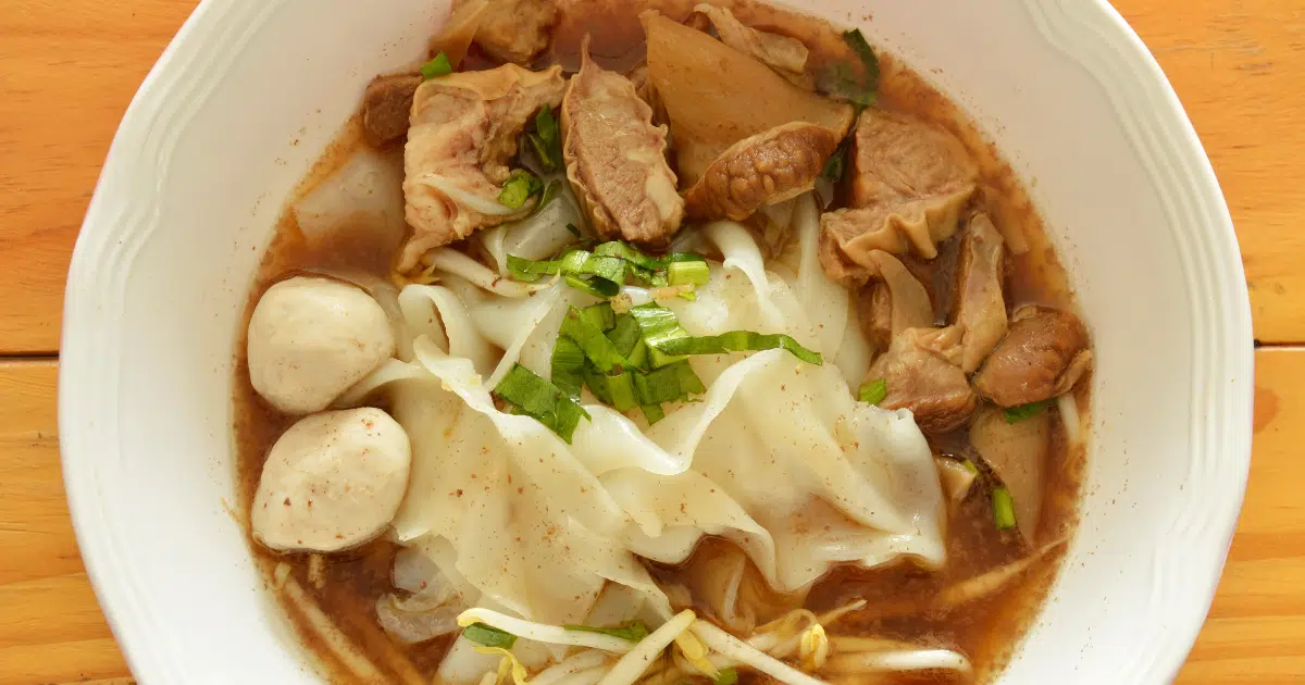 ฝันว่า &quot;กินก๋วยเตี๋ยว&quot; การทำนายฝันที่สื่อความถึงพูด พร้อมตีเลขเด็ดจากฝันของคุณ