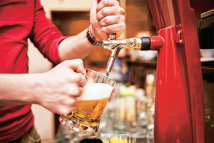 รินฟองเบียร์ด้วยเบียร์พอร์ต (beer pourer)
