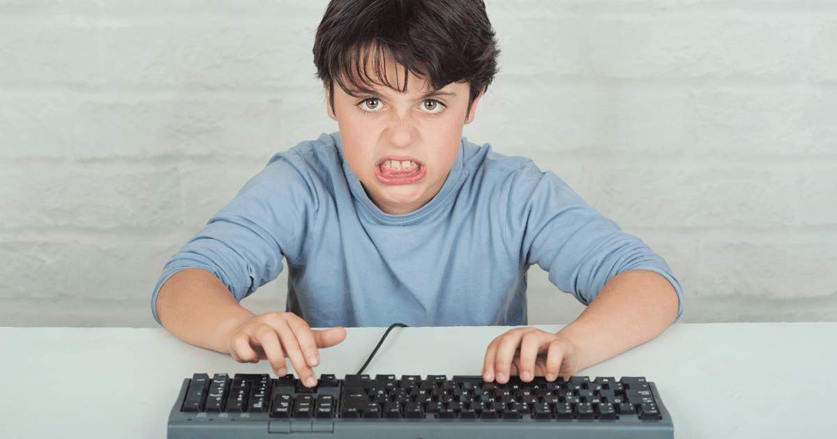 'พฤติกรรมลอกเลียนแบบในเด็ก'