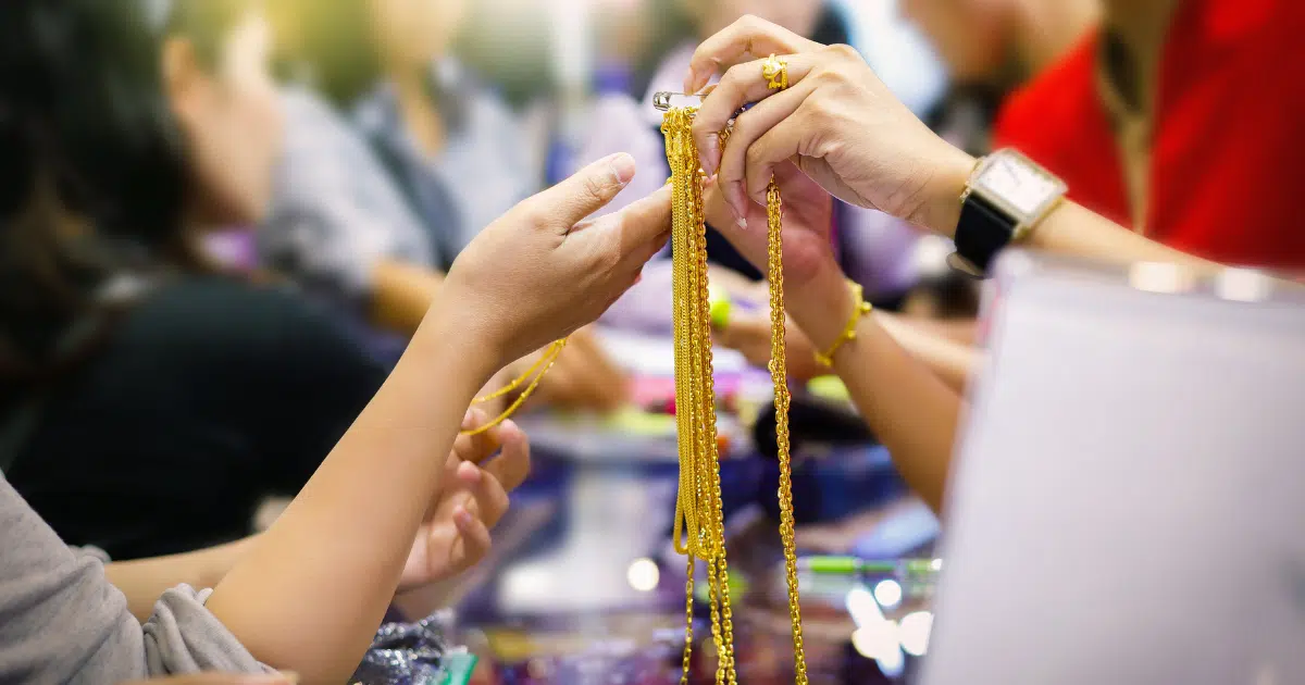 เงินเดือนพนักงานร้านทอง พนักงานขาย