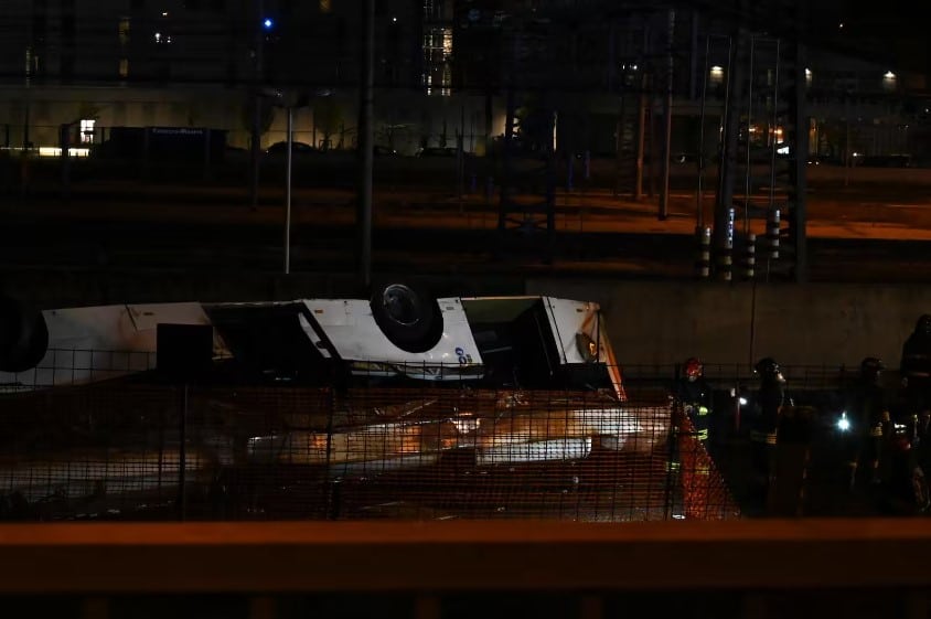 คาดว่ามีเด็กอยู่ในรถบัส