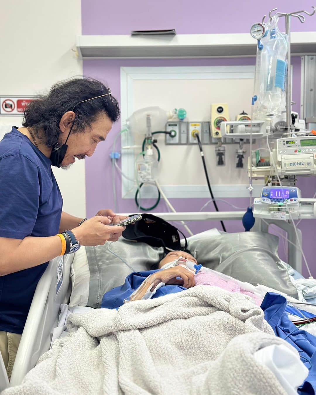 นายพลดอลล่าร์ เฝ้าภรรยาผ่าตัด