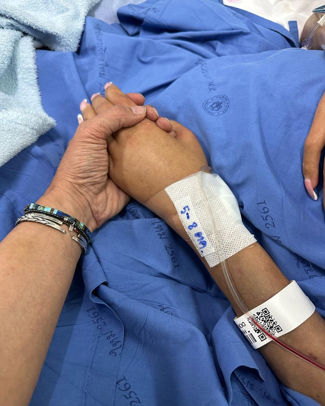 คุณหญิงแมงมุม ถอดเครื่องช่วยหายใจ