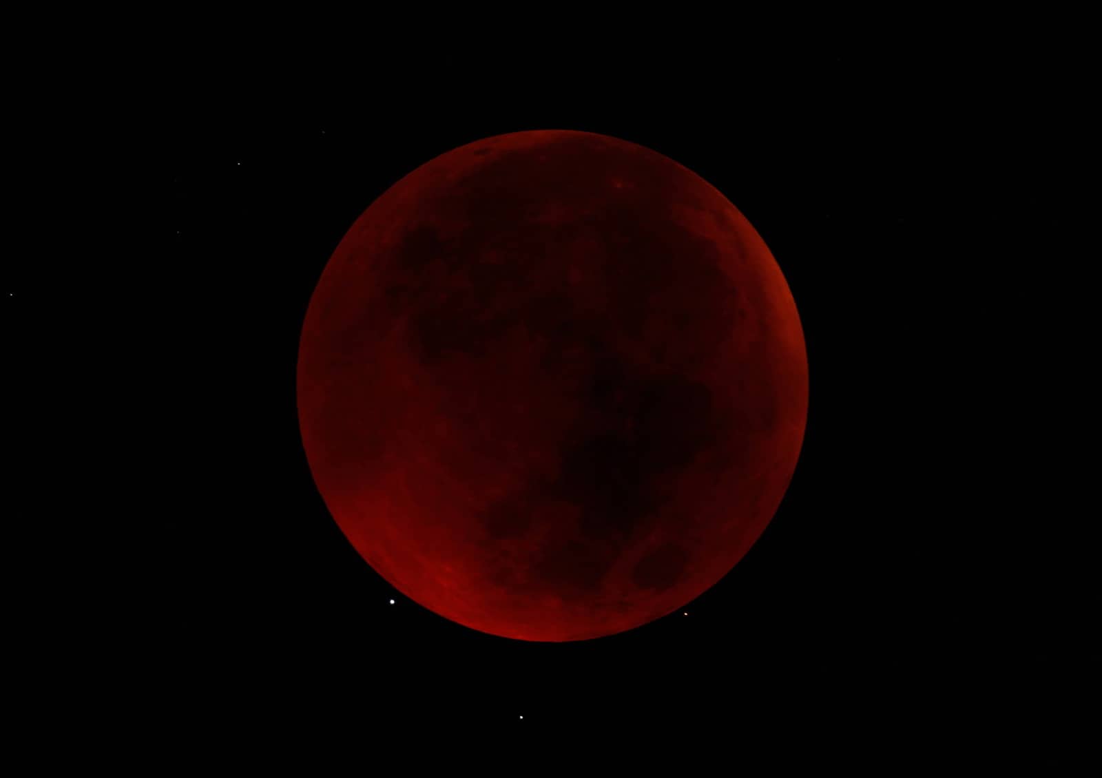 จันทรุปราคาคืนพระจันทร์แดง