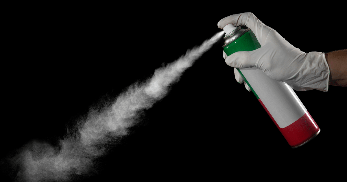 ฉีดสเปรย์ฆ่าแมลงแบบไร้สารเคมีบริเวณหลอดไฟและรอบเตียงนอน