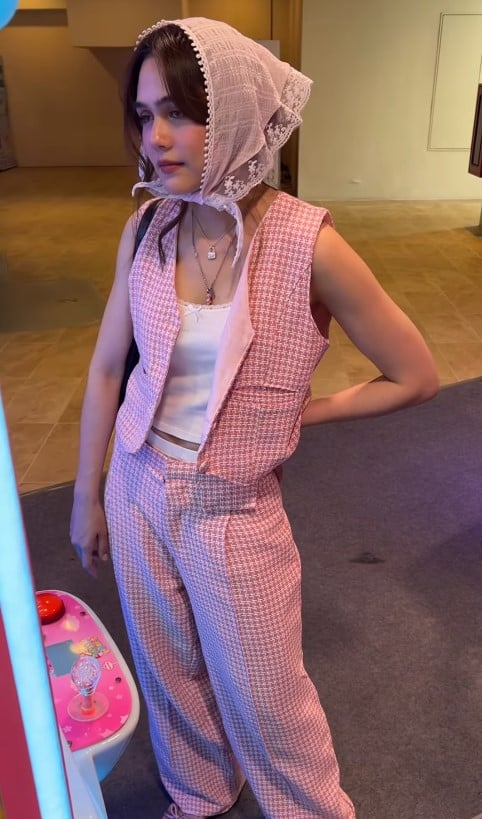 ชมพู่ อารยา ตู้คีบตุ๊กตา