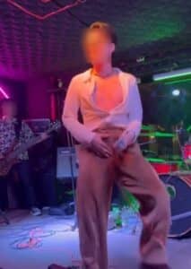 นักร้องพิเรนทร์ จุดไฟเผาเป้ากลางเวที