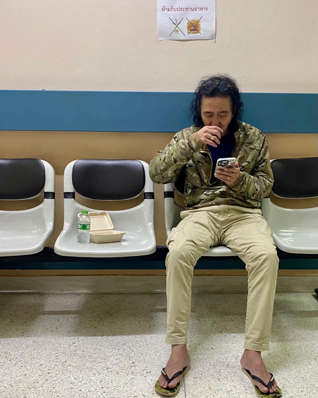 นายพลดอลล่าร์ เฝ้าภรรยา