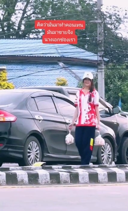 น้องซีน ดาวติ๊กต็อกขายนมเปรี้ยวสี่แยกไฟแดง
