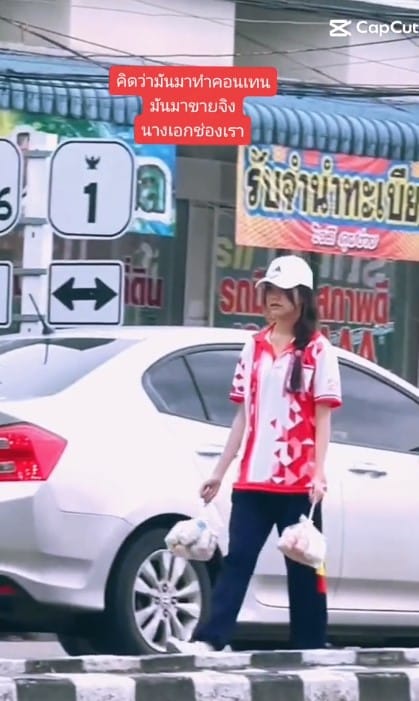 น้องซีน ดาวติ๊กต็อกขายนมเปรี้ยวสี่แยกไฟแดง