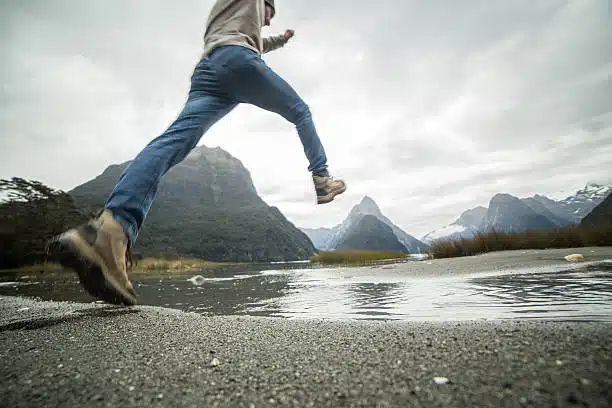 ฝันว่ากระโดดข้ามน้ำ