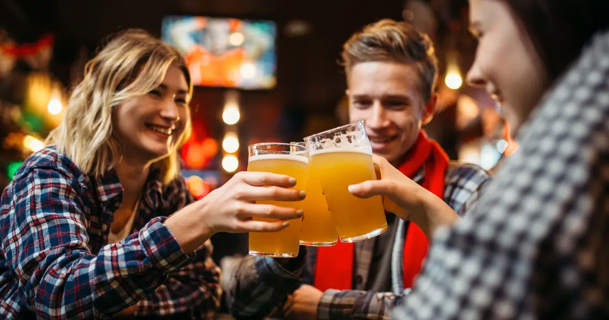 ฝันว่าดื่มเครื่องดื่มแอลกอฮอล์