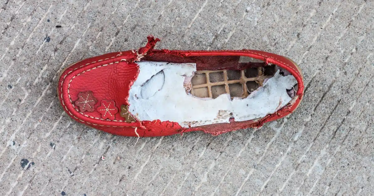 ฝันว่ารองเท้าขาดข้างเดียว 1 ข้าง