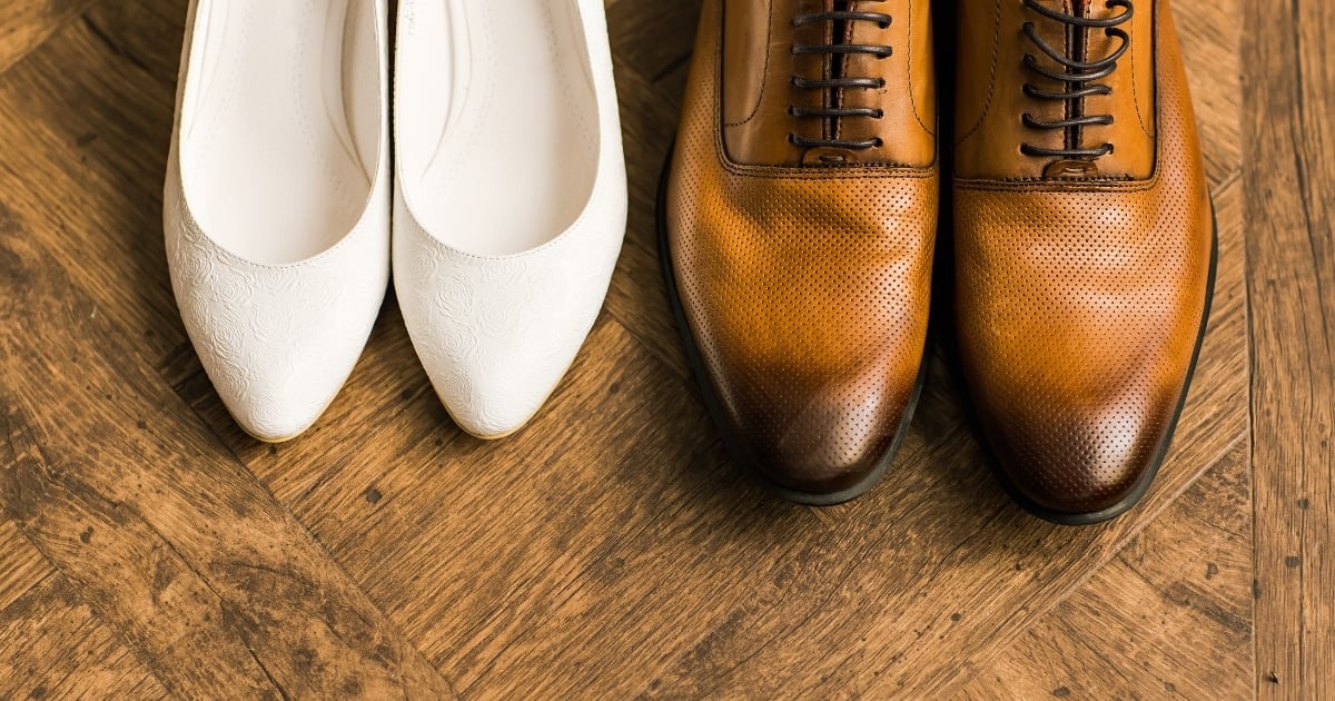 ฝันว่ารองเท้าขาดแล้วซื้อใหม่