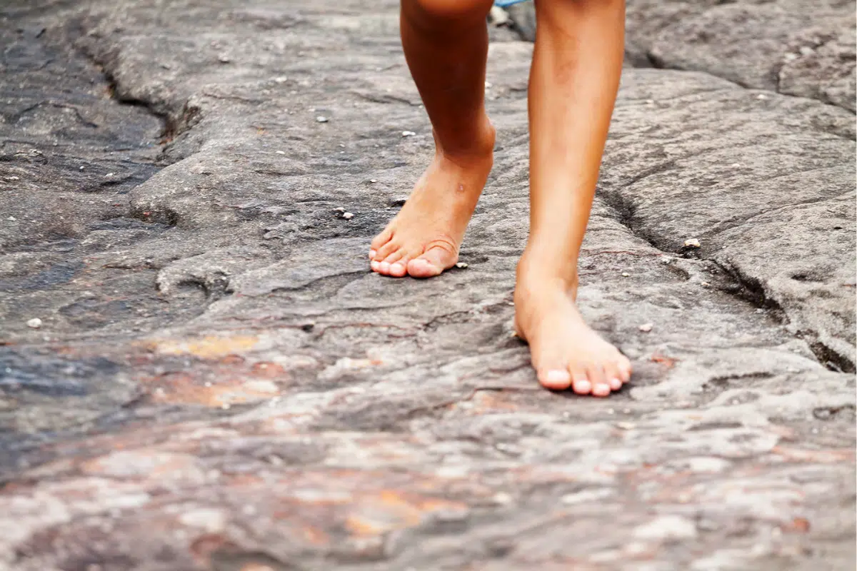 ฝันว่ารองเท้าหาย 2 ข้าง