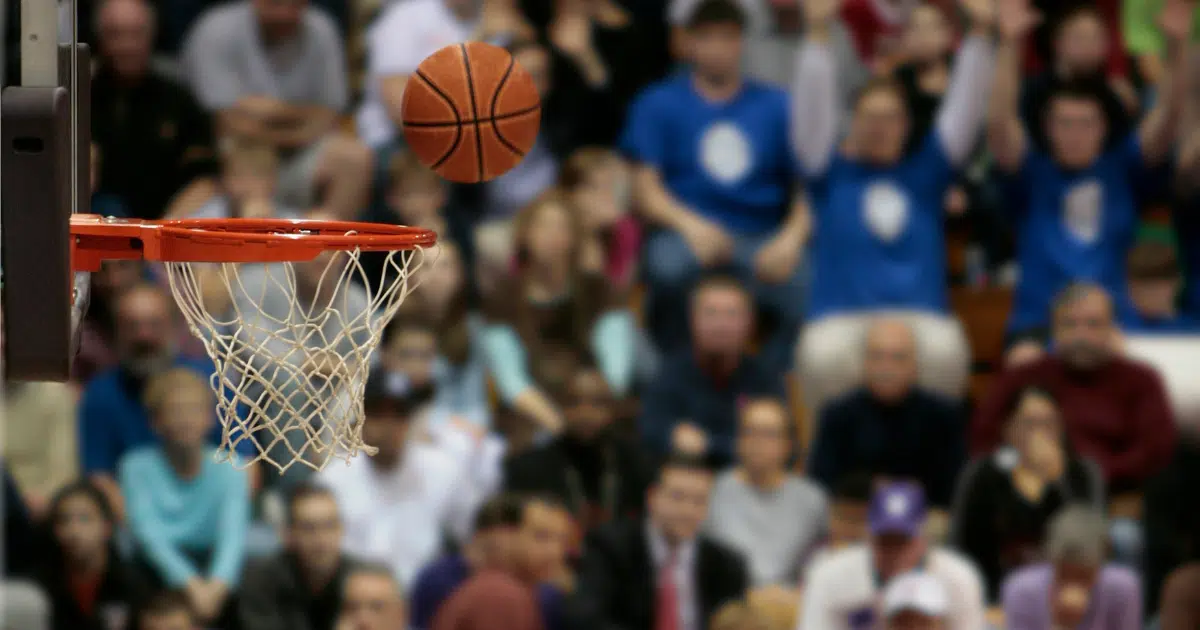 ฝันว่าไปดูการแข่งขันบาสเกตบอล