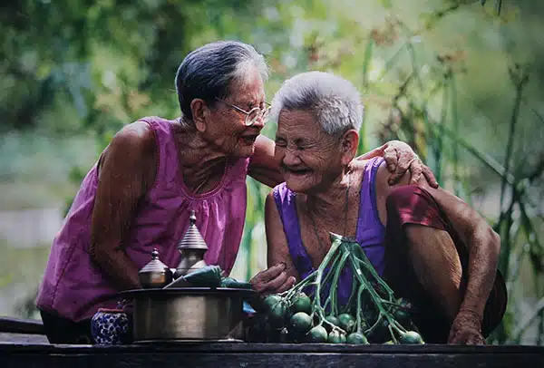 ฝันเห็นคนแก่ผู้หญิง