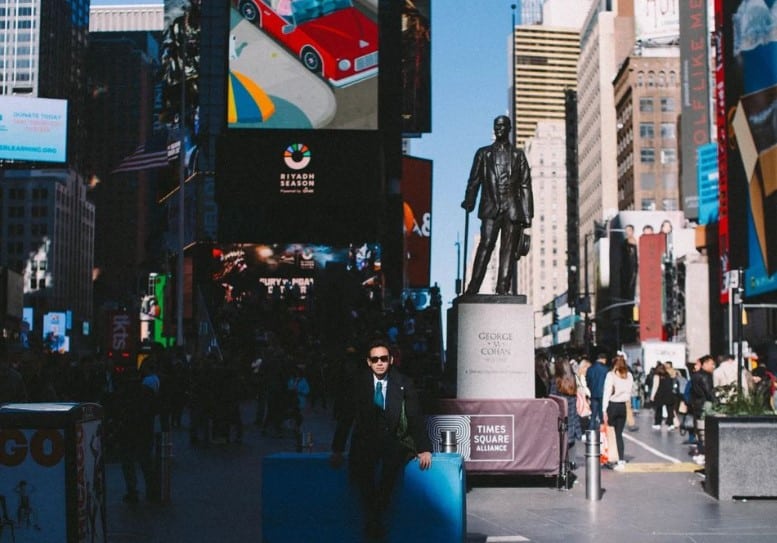 พิธา นิวยอร์ก แอฟ ทักษอร แอปเปิ้ล คนโยง