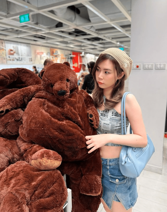 'แป้ง Zbing z.' ยูทูบเบอร์สาวไทย มีผู้ติดตามทะลุ 18 ล้านบัญชี