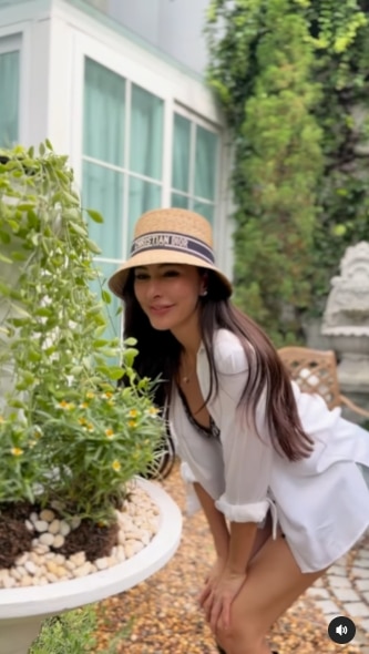 ริต้า แต่งตัวสวยทำสวนหลังบ้าน