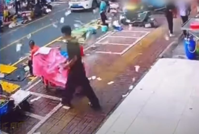 หนุ่มอกหักไม่สนใจเงินแม้แต่บาทเดียว