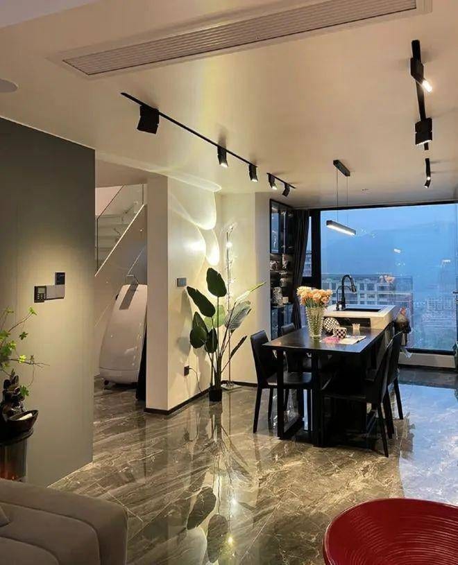 ห้องชุดแบ่งออกเป็นหลายโซน ตกแต่งทุกมุมตามความพอใจ