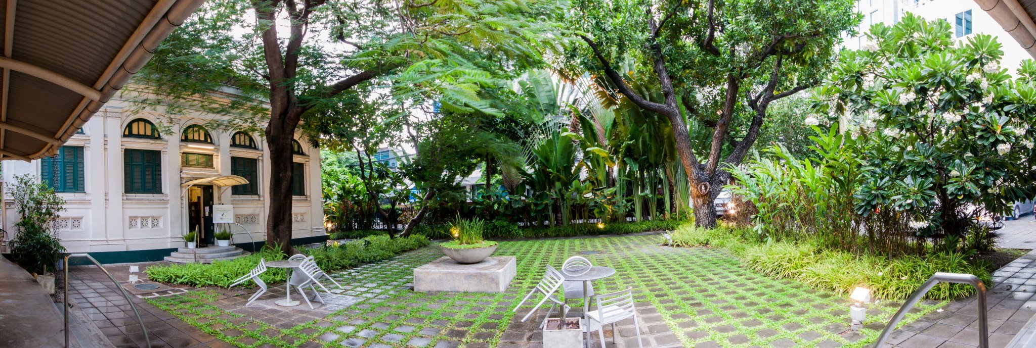 ห้องสมุดเนียลสัน เฮส์ เปิดกี่โมง