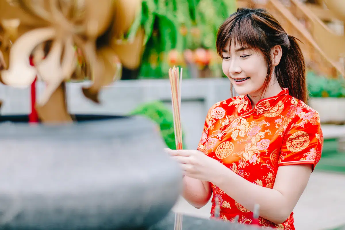 ออกเจกี่โมง จุดธูปกี่ดอก