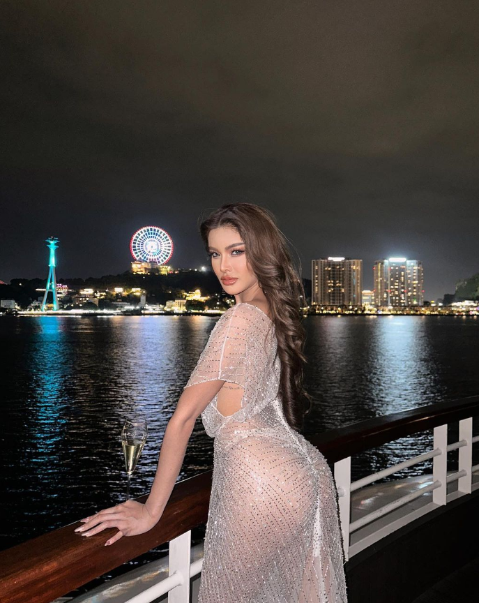 อุ้ม ทวีพร สวมชุดราตรีซีทรูจากแบรนด์ Oat Couture