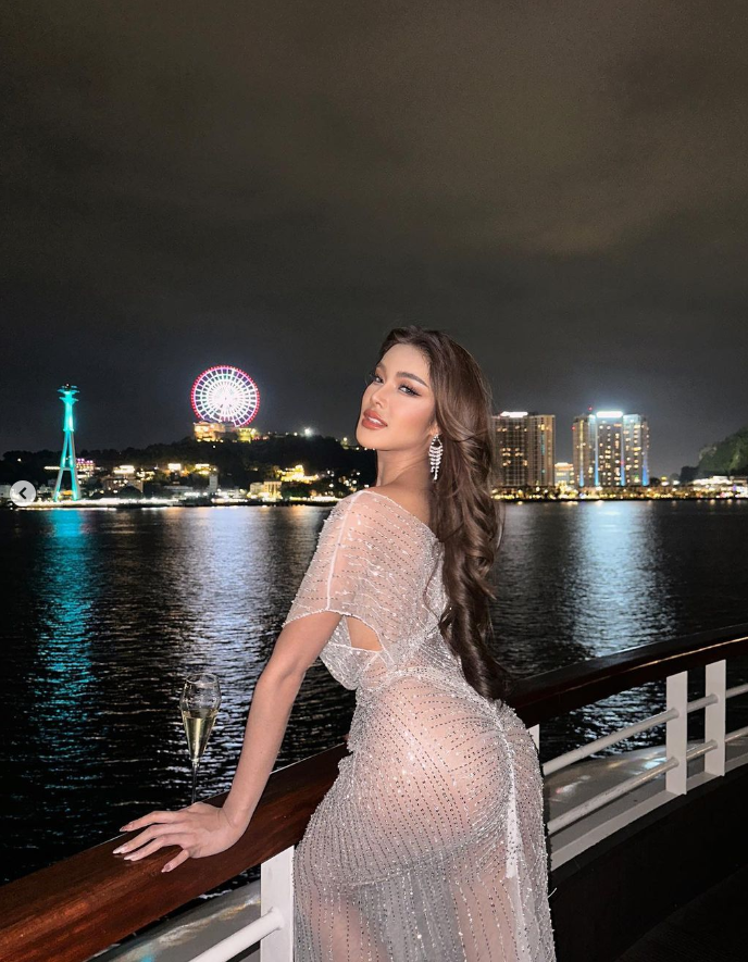 อุ้ม ทวีพร ล่องเรือหรู Ambassador Cruise