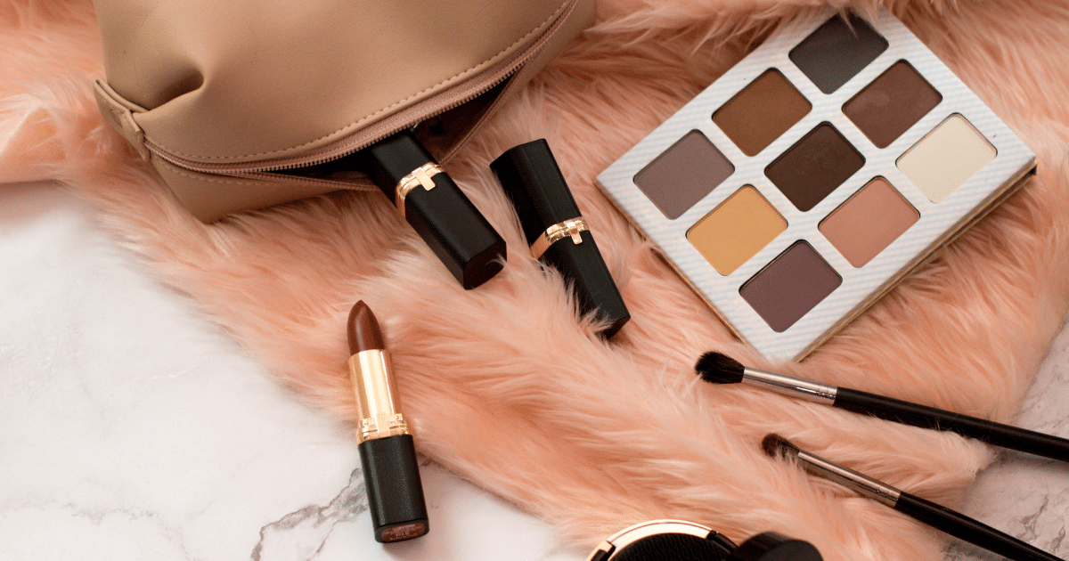 เปิดเคล็ดลับการลดรอยจ้ำแดง ลบเลือนรอยจูบจากคู่ของคุณให้หายเป็นปลิดทิ้ง