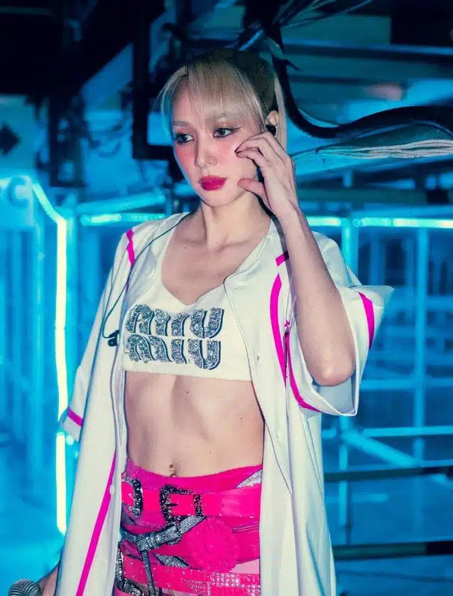 โฟร์ ศกลรัตน์ สวมชุดวันเกิด 37 ปี