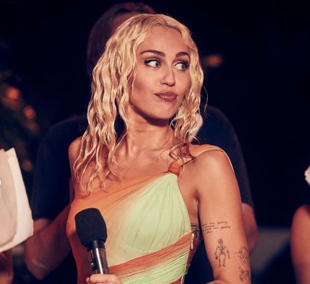 อเล็กซานเดอร์ &quot;ไมลีย์ ไซรัส&quot;