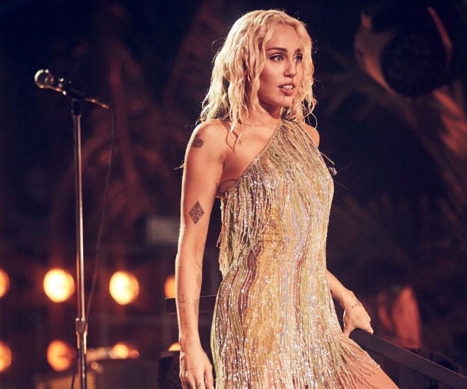 ไมลีย์ โดนสตอล์กเกอร์บุกบ้าน