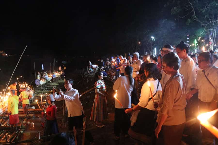 ไหลเรือไฟ จุดเทียนออกพรรษา 2566