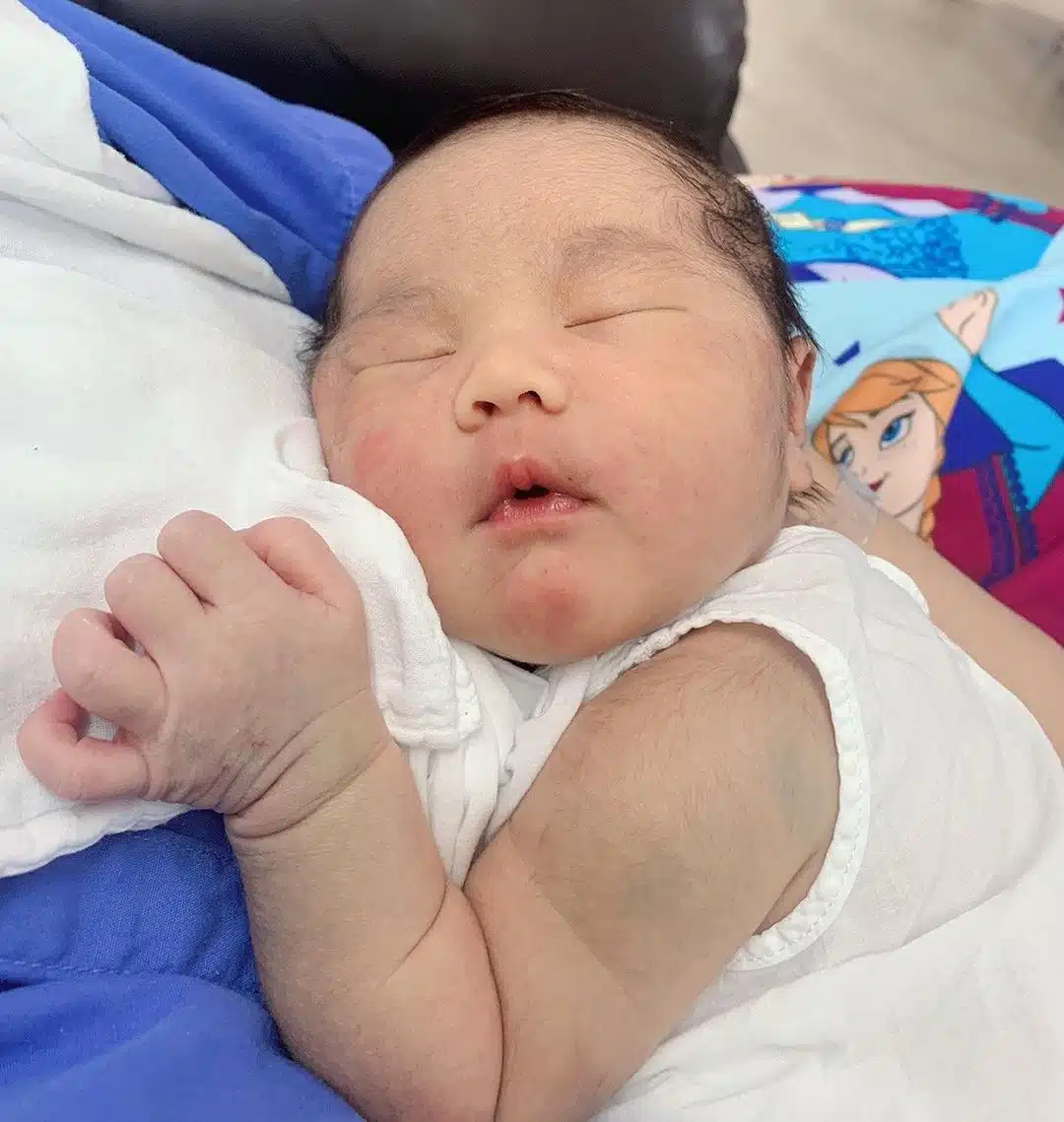 กุญแจซอล คลอดลูกสาวคนที่ 4 ชื่อ น้องแอร์เวย์