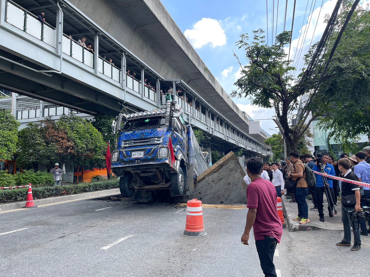 ข่าวถนนทรุดตัว สุขุมวิท 64 1