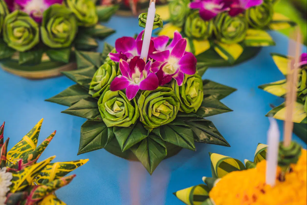 ข้าวตอก เหรียญ ใส่กระทง