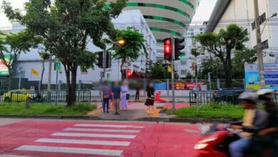 ครูโบกรถหน้าโรงเรียน