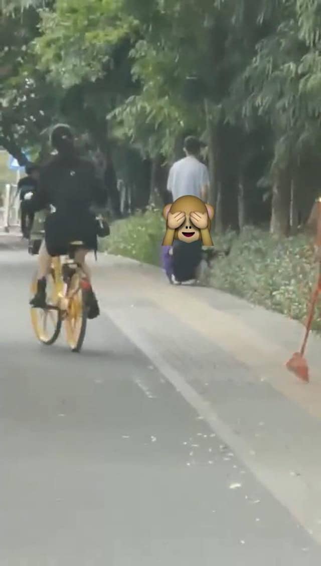 คู่รักจีนอนาจารริมถนน