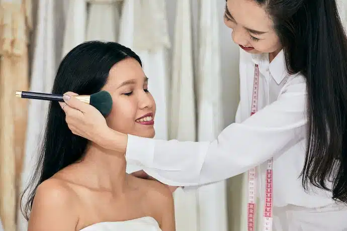 จ้างช่างแต่งหน้า เตรียมตัวรับปริญญา