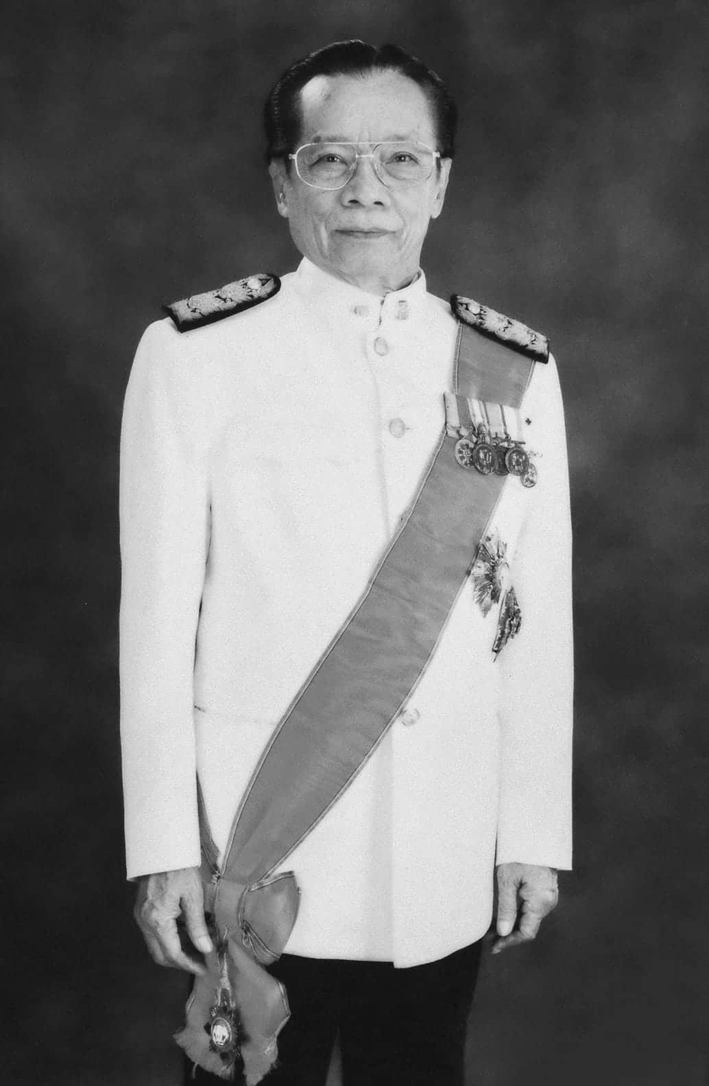 ประวัติ นายอนันต์ ฉายแสง