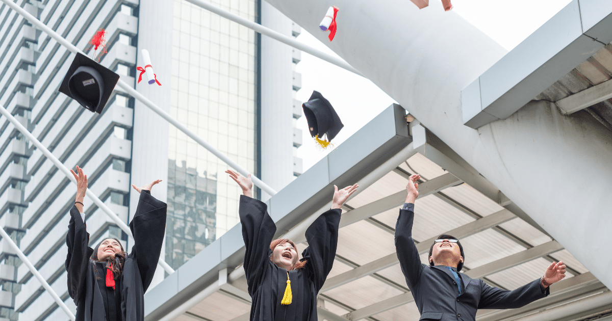 ฝันว่าเรียนจบระดับปริญญาตรี