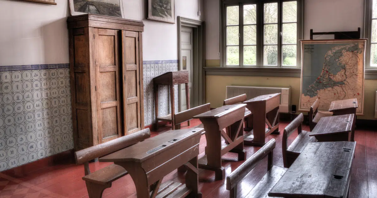 ฝันว่าไปโรงเรียนเก่าของตัวเอง