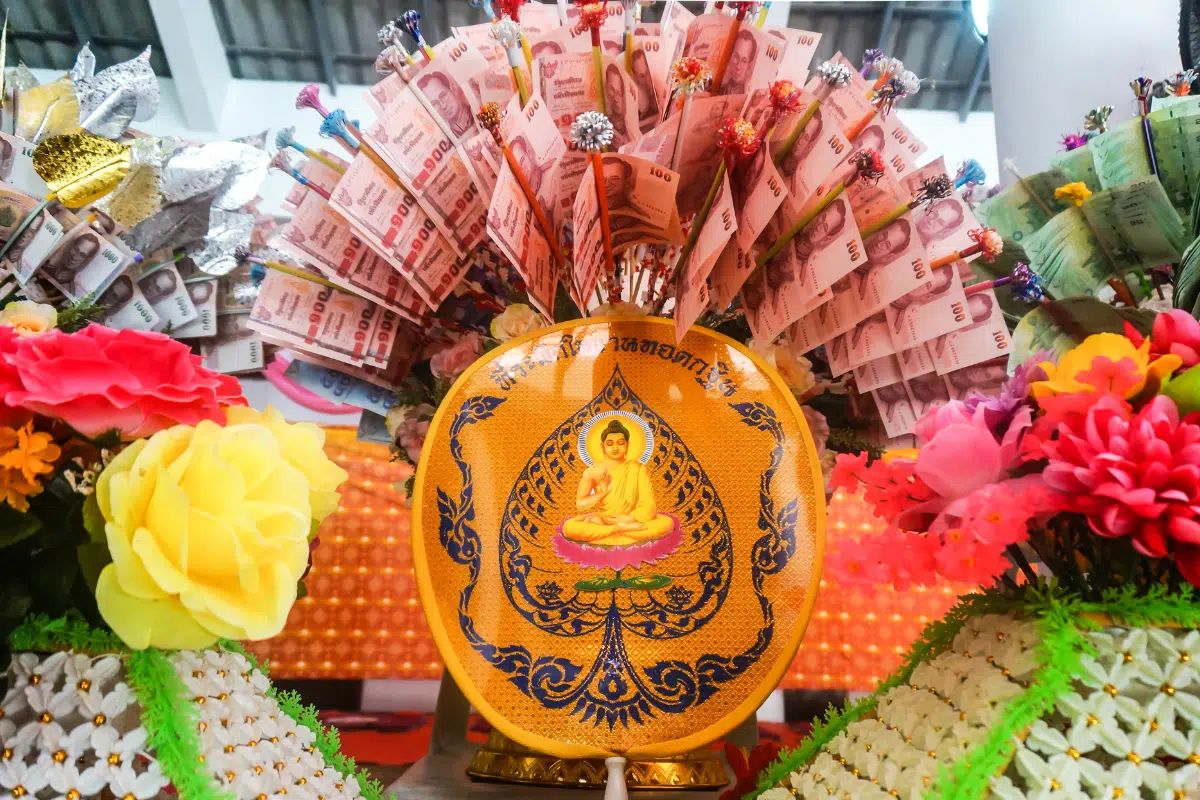 ฝันเห็นพุ่มกฐิน