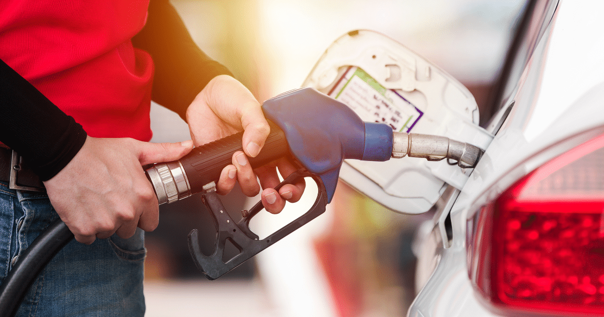 ลดราคาน้ำมันเบนซินแก๊สโซฮอล์ เพื่อแบ่งเบาภาระประชาชน